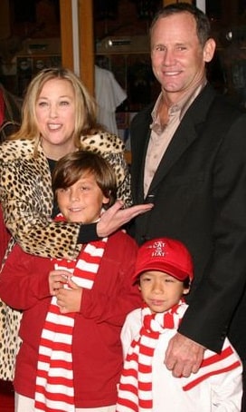A picture of Catherine O'Hara and her husband Bo Welch with their kids.